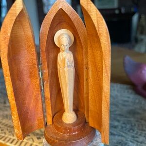 Wooden Virgin Mary Figurine with Folding doors capsule